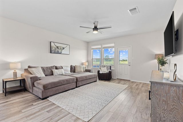 1925 T H Johnson DR, Taylor, TX 76574