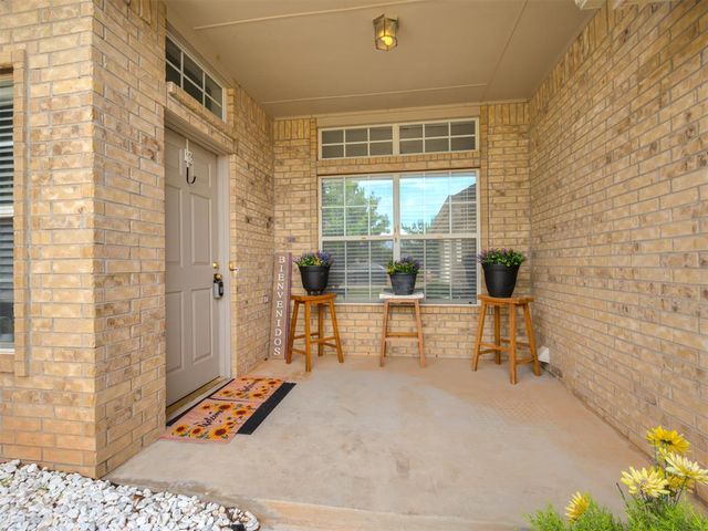 404 S Pointe Lane, Mustang, OK 73064