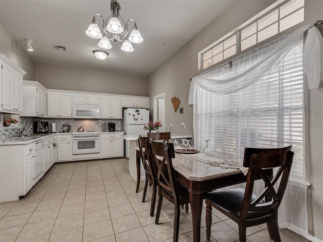 404 S Pointe Lane, Mustang, OK 73064