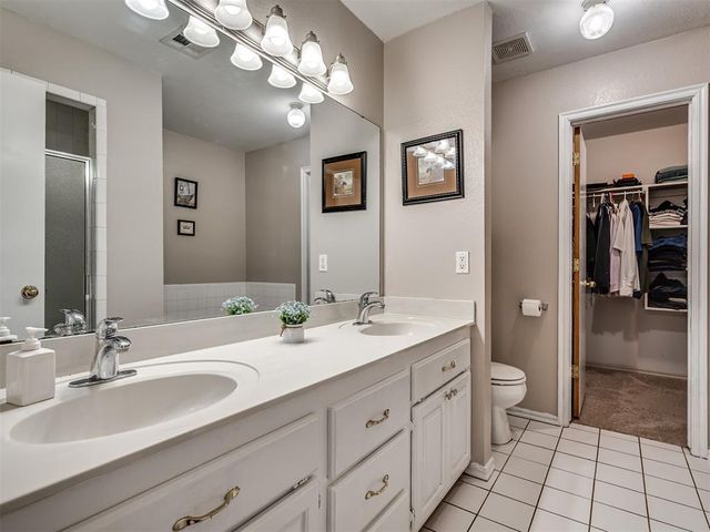 404 S Pointe Lane, Mustang, OK 73064