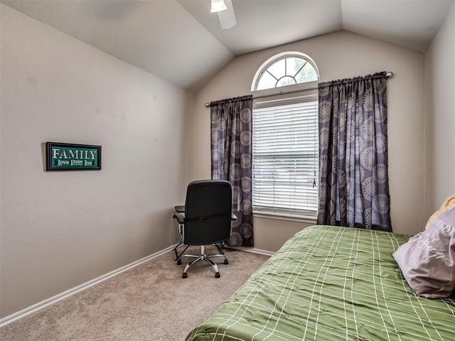 404 S Pointe Lane, Mustang, OK 73064