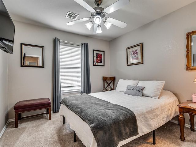 404 S Pointe Lane, Mustang, OK 73064