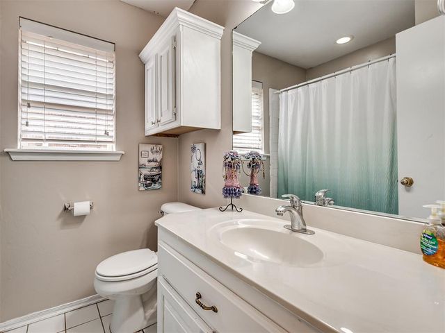 404 S Pointe Lane, Mustang, OK 73064