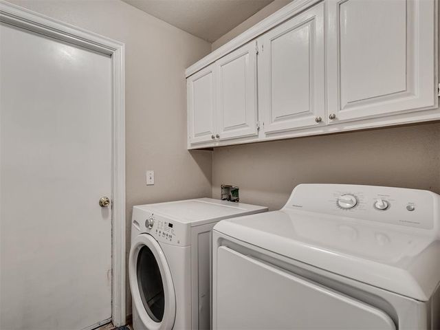 404 S Pointe Lane, Mustang, OK 73064