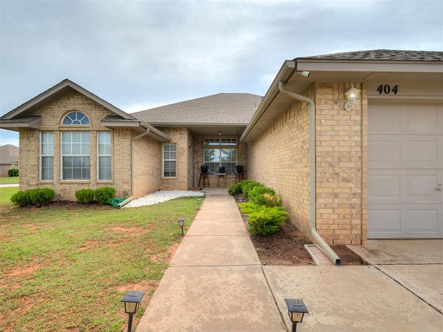 404 S Pointe Lane, Mustang, OK 73064