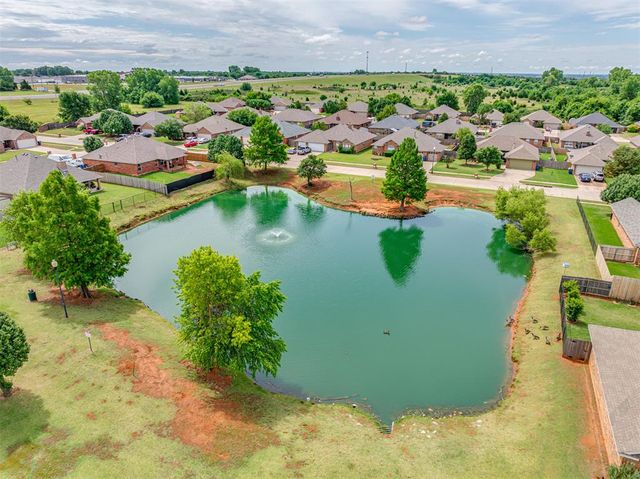404 S Pointe Lane, Mustang, OK 73064