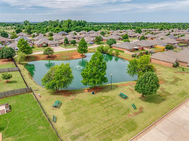 404 S Pointe Lane, Mustang, OK 73064