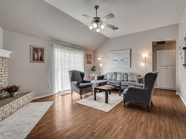 404 S Pointe Lane, Mustang, OK 73064