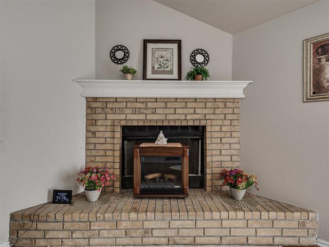 404 S Pointe Lane, Mustang, OK 73064