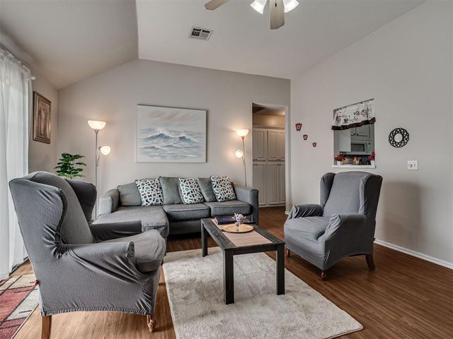 404 S Pointe Lane, Mustang, OK 73064
