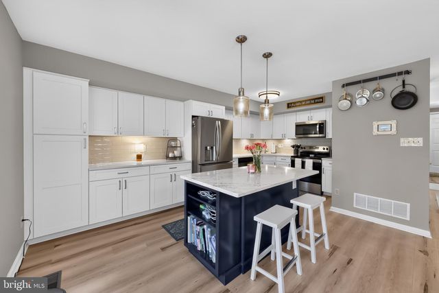 2405 WINDFIELD CT, Glen Mills, PA 19342