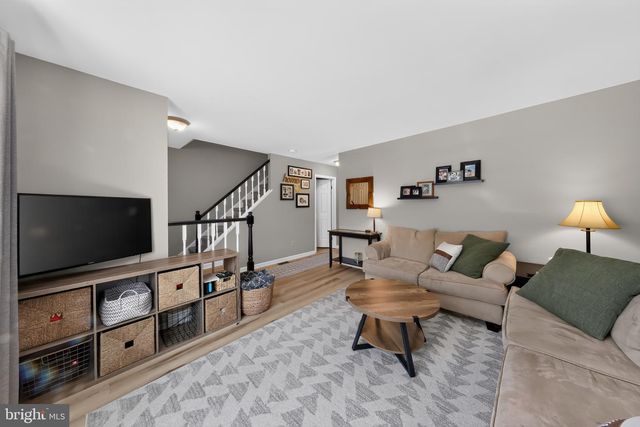 2405 WINDFIELD CT, Glen Mills, PA 19342