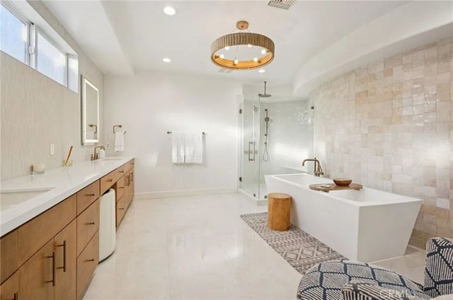 654 5th Street, Hermosa Beach, CA 90254