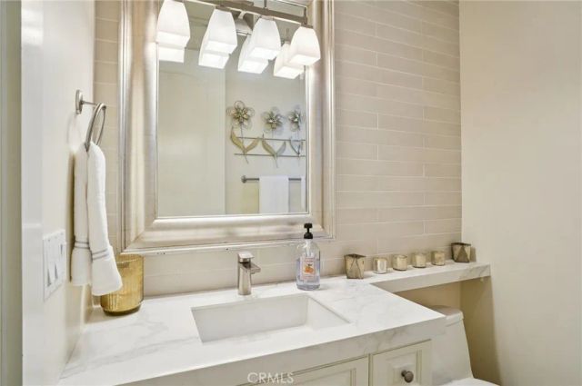 654 5th Street, Hermosa Beach, CA 90254