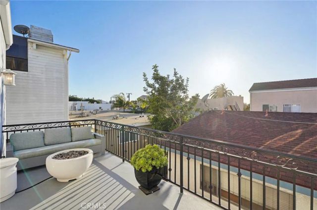 654 5th Street, Hermosa Beach, CA 90254