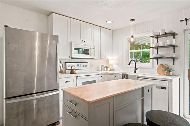 6024 W 51st Street, Mission, KS 66202