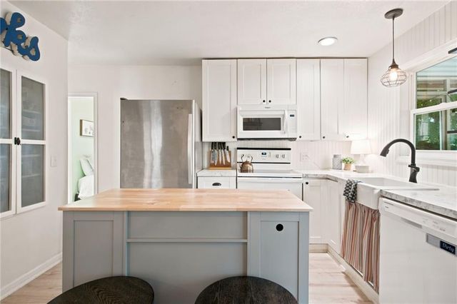 6024 W 51st Street, Mission, KS 66202