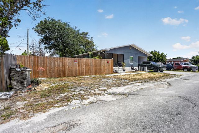 7945 SE Fairchild Way, Hobe Sound, FL 33455