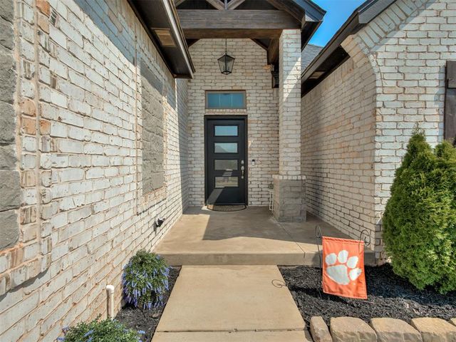 1825 W Blake Court Way, Mustang, OK 73064