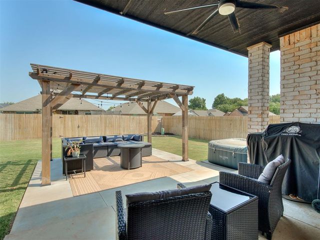 1825 W Blake Court Way, Mustang, OK 73064