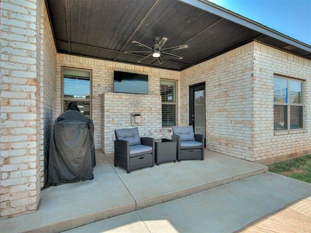 1825 W Blake Court Way, Mustang, OK 73064