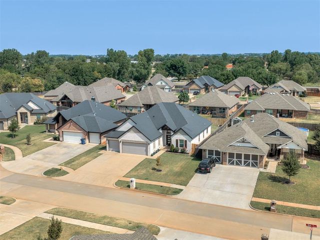1825 W Blake Court Way, Mustang, OK 73064