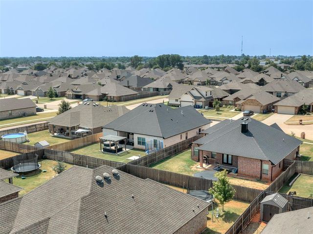 1825 W Blake Court Way, Mustang, OK 73064