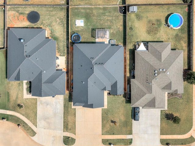 1825 W Blake Court Way, Mustang, OK 73064