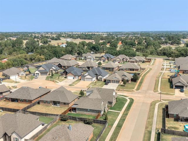 1825 W Blake Court Way, Mustang, OK 73064
