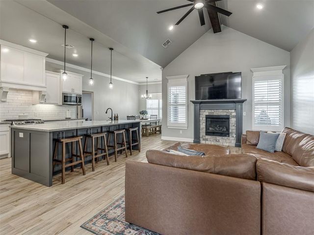 1825 W Blake Court Way, Mustang, OK 73064