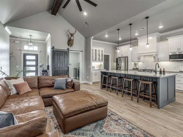 1825 W Blake Court Way, Mustang, OK 73064