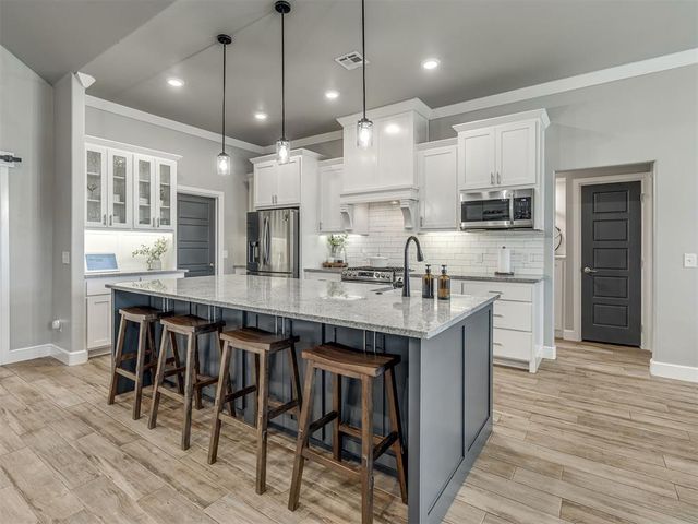 1825 W Blake Court Way, Mustang, OK 73064