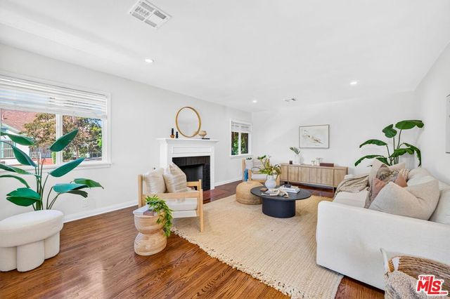 1442 Ellsmere Avenue, Los Angeles, CA 90019