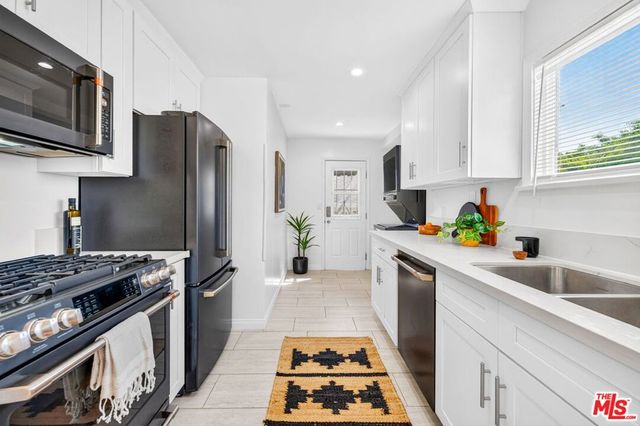 1442 Ellsmere Avenue, Los Angeles, CA 90019