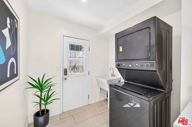 1442 Ellsmere Avenue, Los Angeles, CA 90019