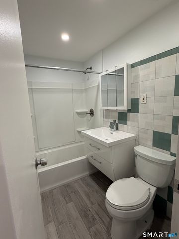 70 Farmington Avenue 4E, New London, CT 06320