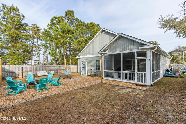 333 NE 55th Street, Oak Island, NC 28465