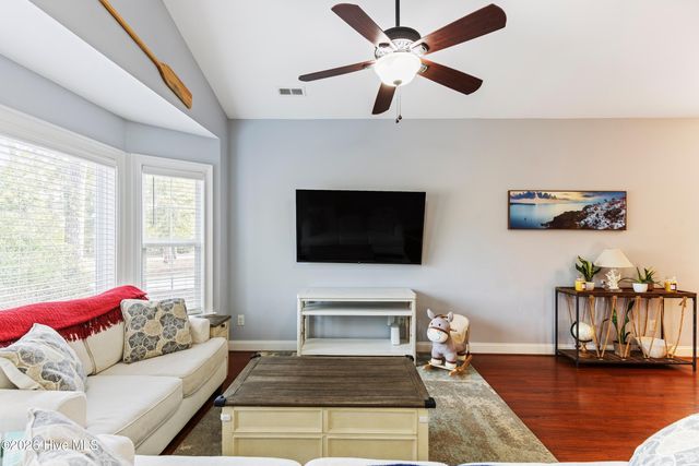 333 NE 55th Street, Oak Island, NC 28465