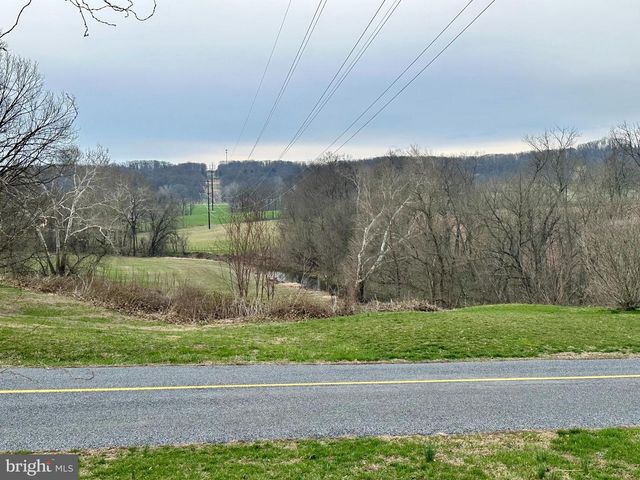 32 CIRCLE DR, Columbia, PA 17512