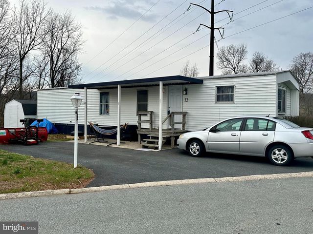 32 CIRCLE DR, Columbia, PA 17512