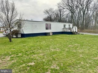 32 CIRCLE DR, Columbia, PA 17512