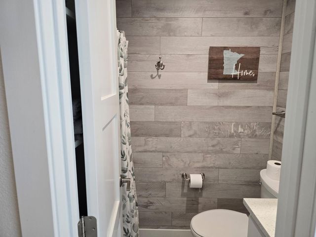 742 Shorewood Drive, Detroit Lakes, MN 56501