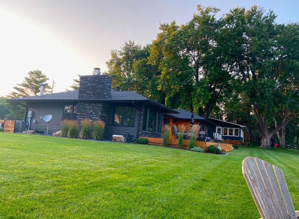 742 Shorewood Drive, Detroit Lakes, MN 56501