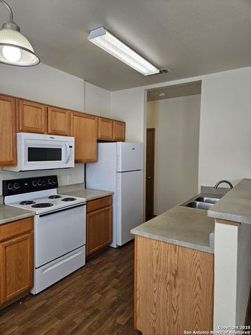 1000 Diamond Dr Apt 1301, Boerne, TX 78006