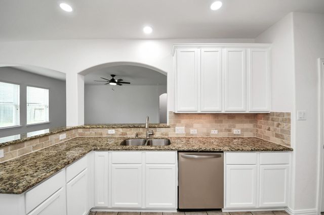 6527 Hunters Trace Lane, Baytown, TX 77521