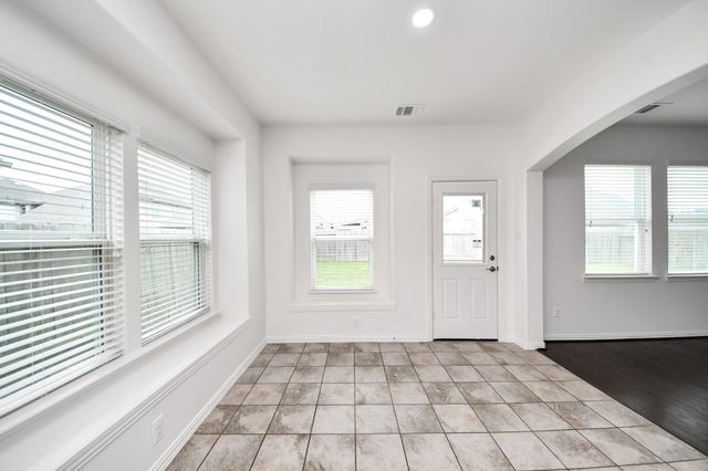 6527 Hunters Trace Lane, Baytown, TX 77521