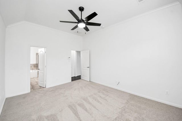 6527 Hunters Trace Lane, Baytown, TX 77521