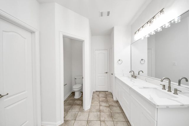 6527 Hunters Trace Lane, Baytown, TX 77521
