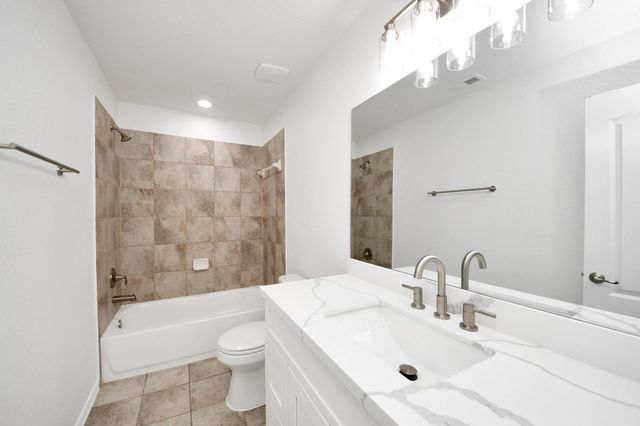 6527 Hunters Trace Lane, Baytown, TX 77521