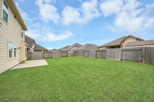 6527 Hunters Trace Lane, Baytown, TX 77521